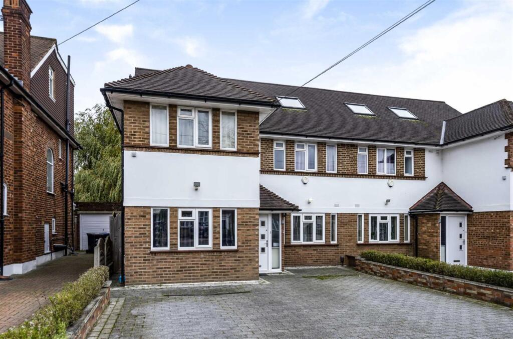 5 bed Semi Detached for rent in Friern Barnet. From Real Estates - Woodside Park