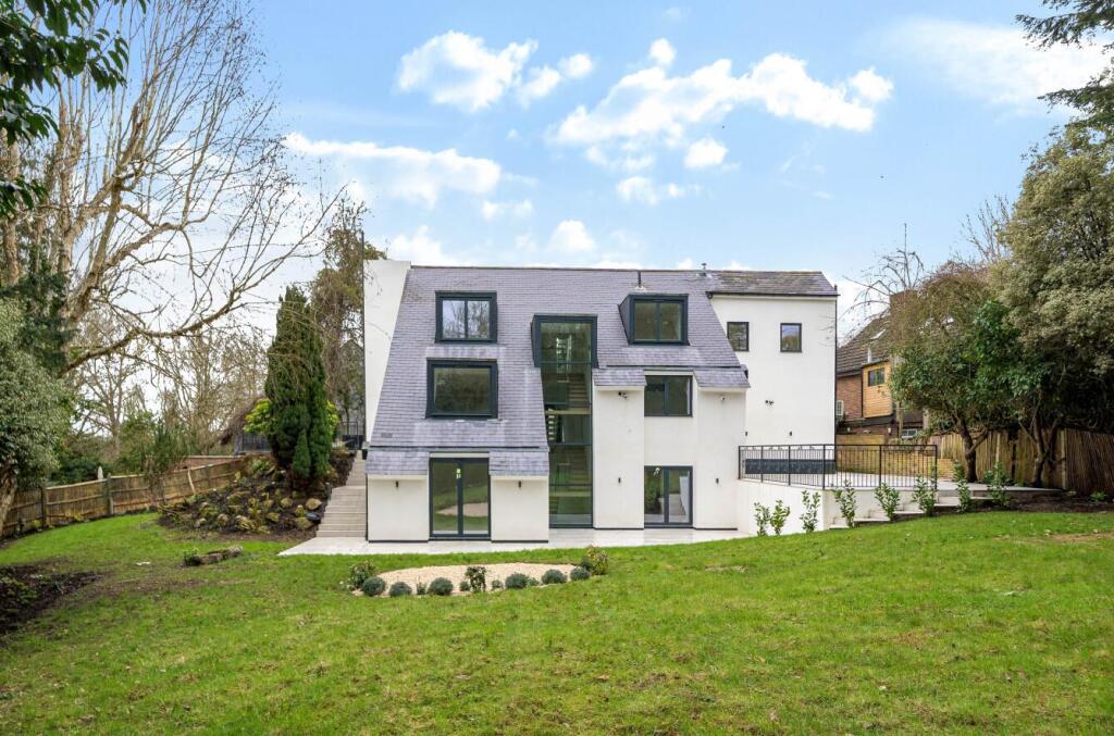 6 bed Detached for rent in Barnet. From Real Estates - Woodside Park