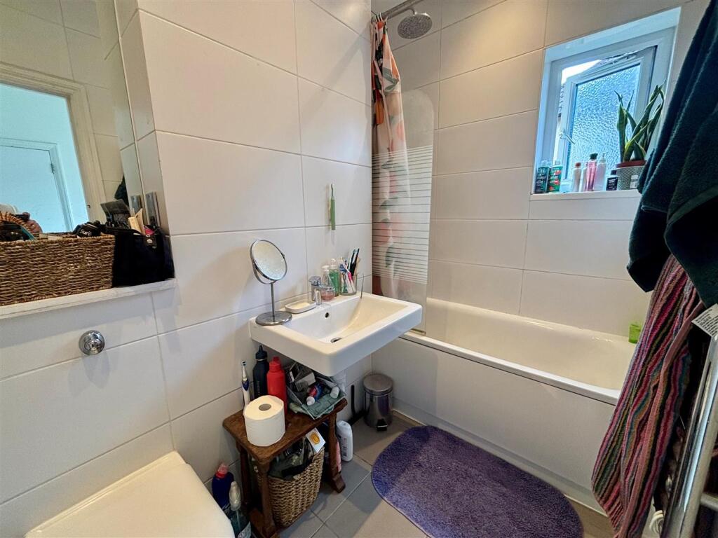3 bed Semi Detached for rent in Barnet. From Real Estates - Woodside Park