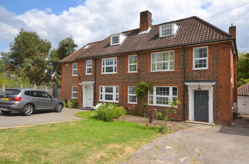 4 bed Semi Detached for rent in Barnet. From Real Estates - Woodside Park