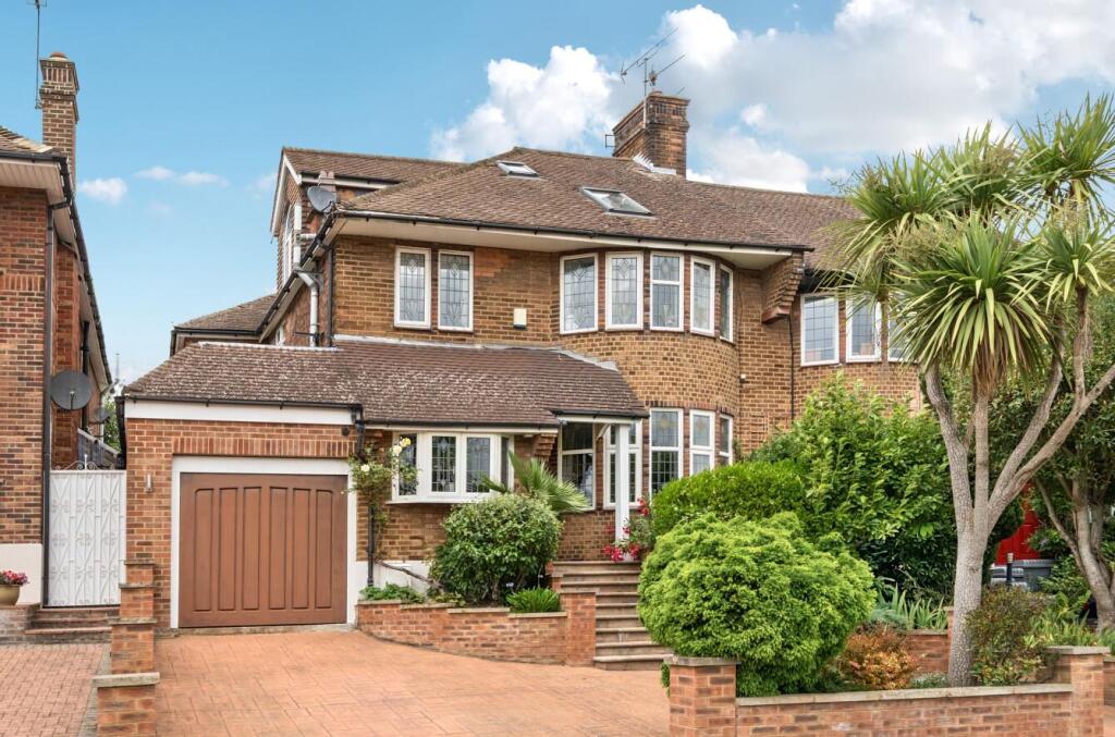 5 bed Semi Detached for rent in Friern Barnet. From Real Estates - Woodside Park