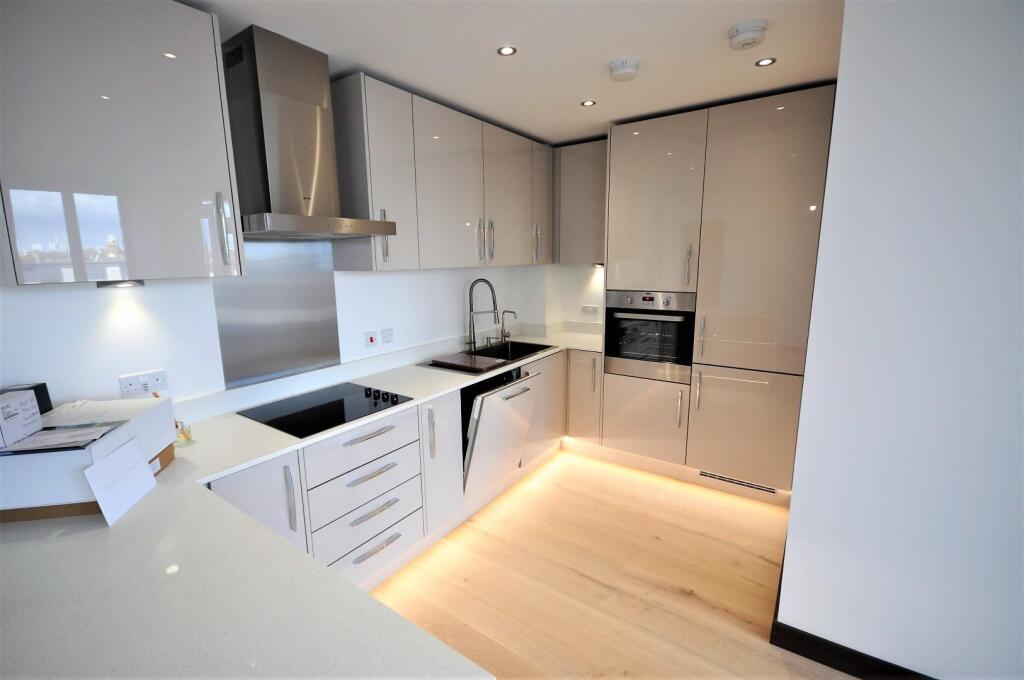 2 bed Apartment for rent in Watford. From Harry Charles Estate Agents - Watford