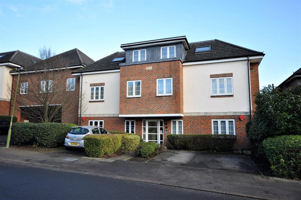 2 bed Apartment for rent in Watford. From Harry Charles Estate Agents - Watford