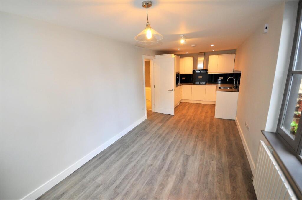 1 bed Apartment for rent in Hemel Hempstead. From Harry Charles Estate Agents - Watford