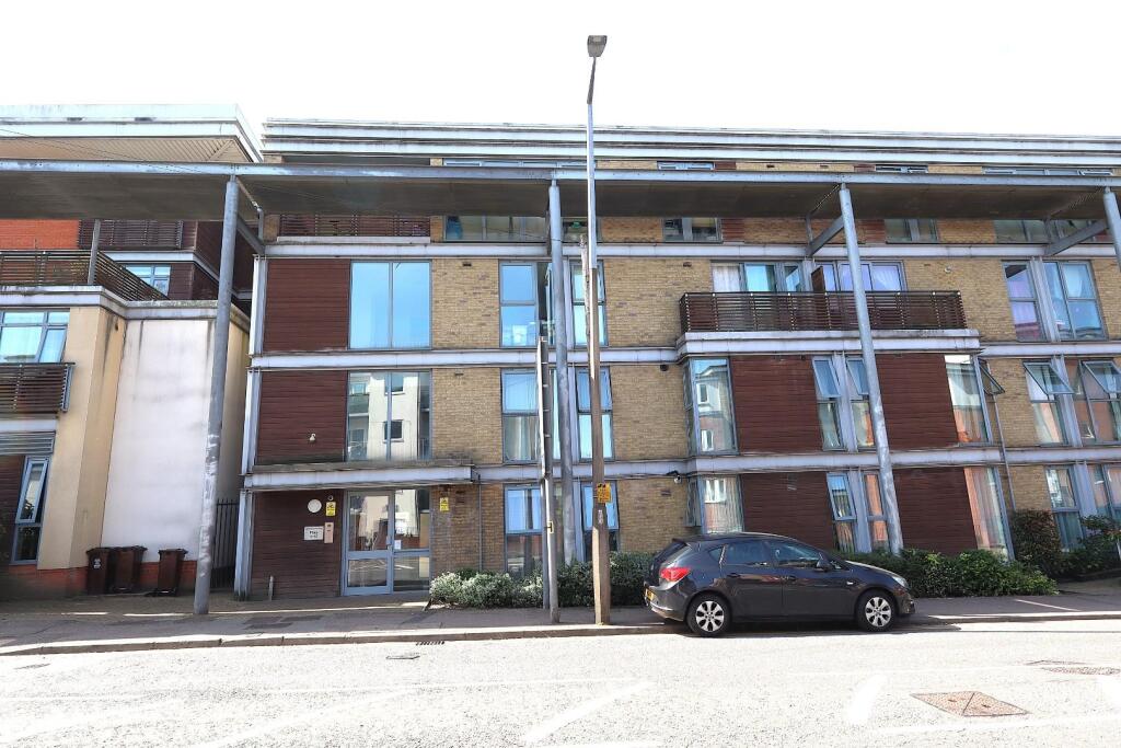 2 bed Apartment for rent in Watford. From Harry Charles Estate Agents - Watford