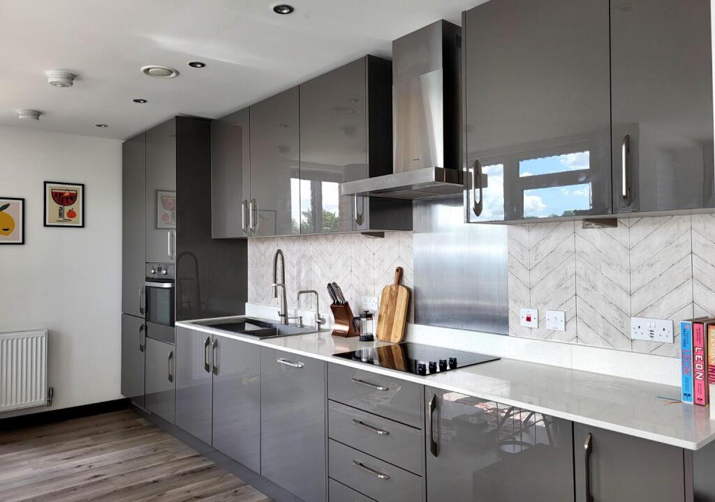 1 bed Apartment for rent in Watford. From Harry Charles Estate Agents - Watford