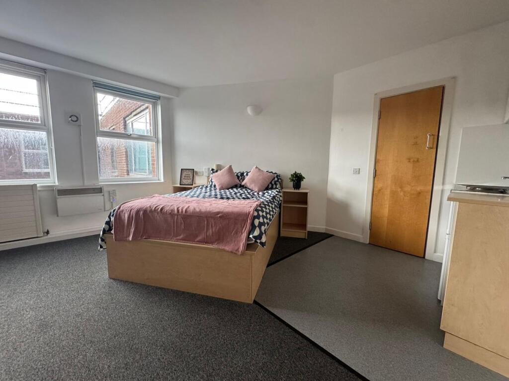 4 bed Studio for rent in Sunderland. From Hackett Property - Sunderland