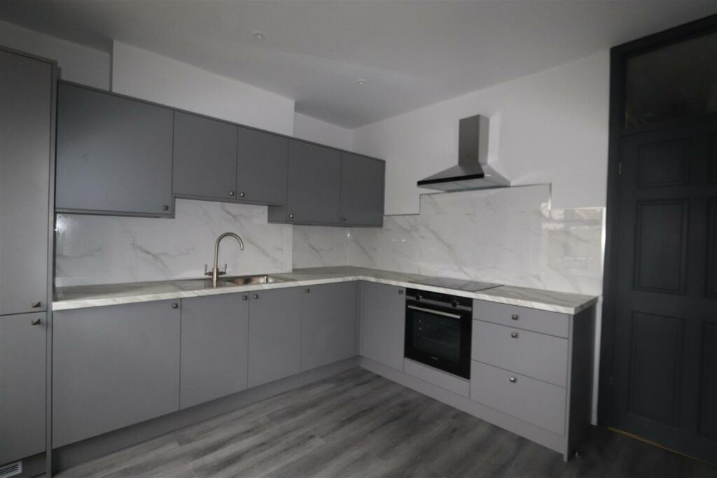 2 bed Flat for rent in Southend-on-Sea. From 1st Call Sales and Lettings