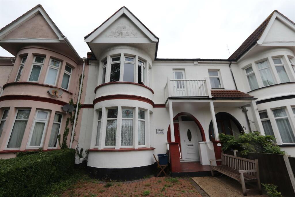2 bed Flat for rent in Southend-on-Sea. From 1st Call Sales and Lettings