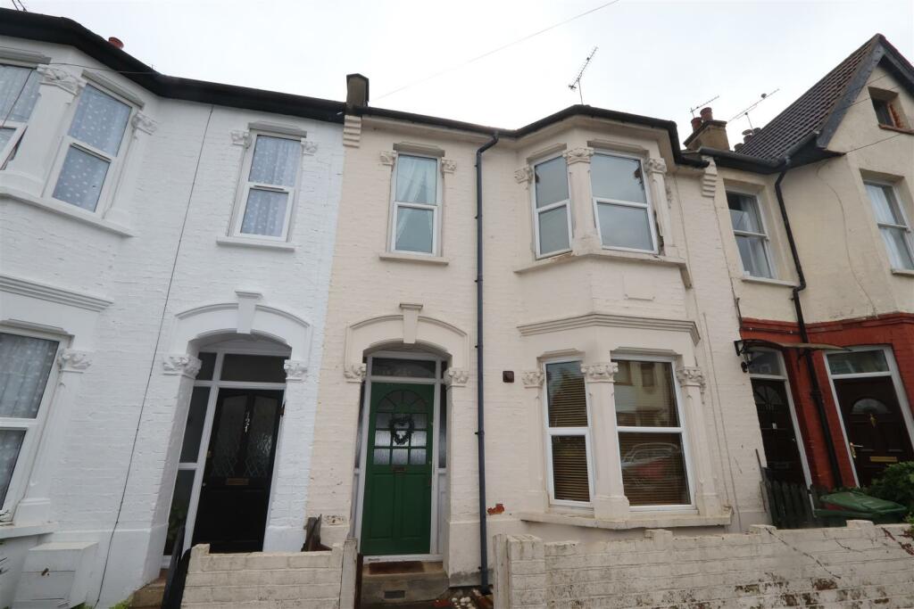 3 bed Mid Terraced House for rent in Southend-on-Sea. From 1st Call Sales and Lettings
