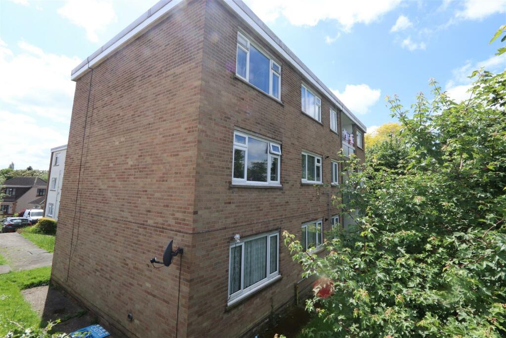 0 bed Studio for rent in Daws Heath. From 1st Call Sales and Lettings
