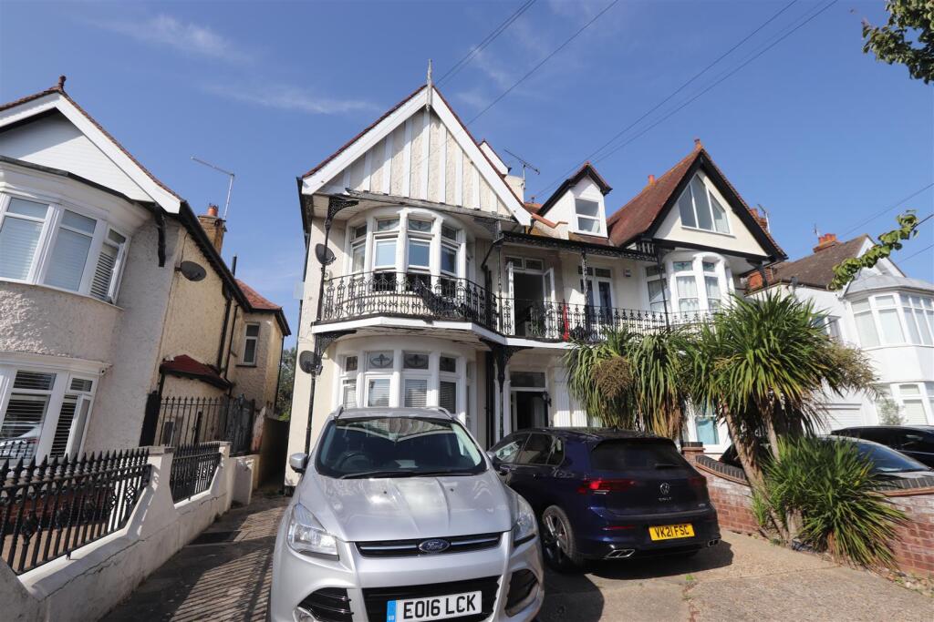 1 bed 1st Floor Flat for rent in Southend-on-Sea. From 1st Call Sales & Lettings - Southend