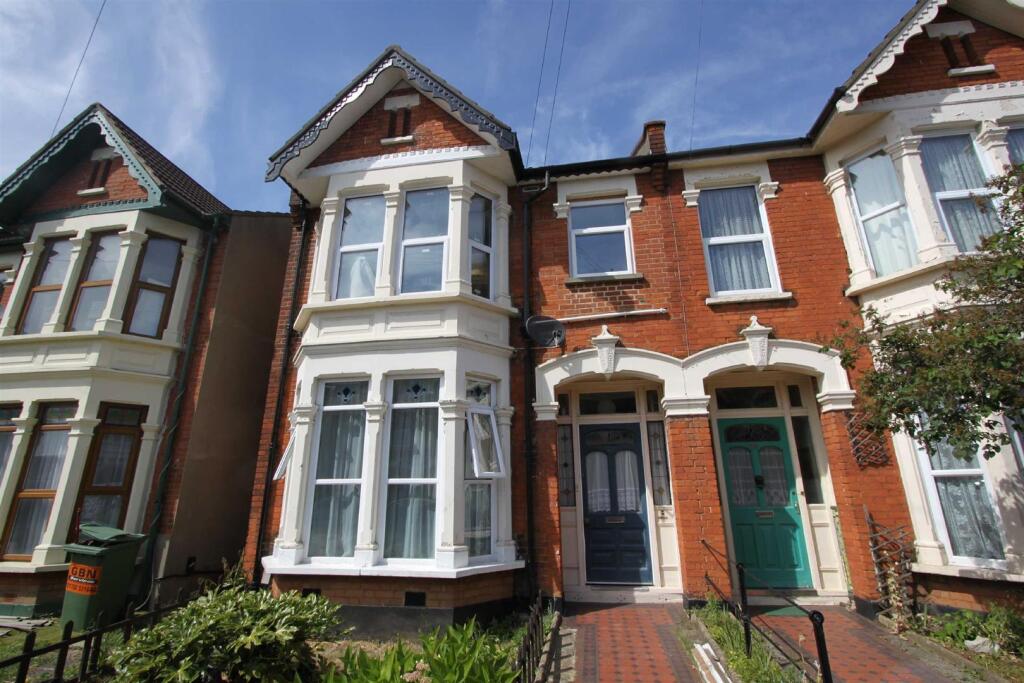 1 bed 1st Floor Flat for rent in Southend-on-Sea. From 1st Call Sales & Lettings - Southend 1 bed 1st Floor Flat for rent in Southend-on-Sea. From 1st Call Sales & Lettings - Southend