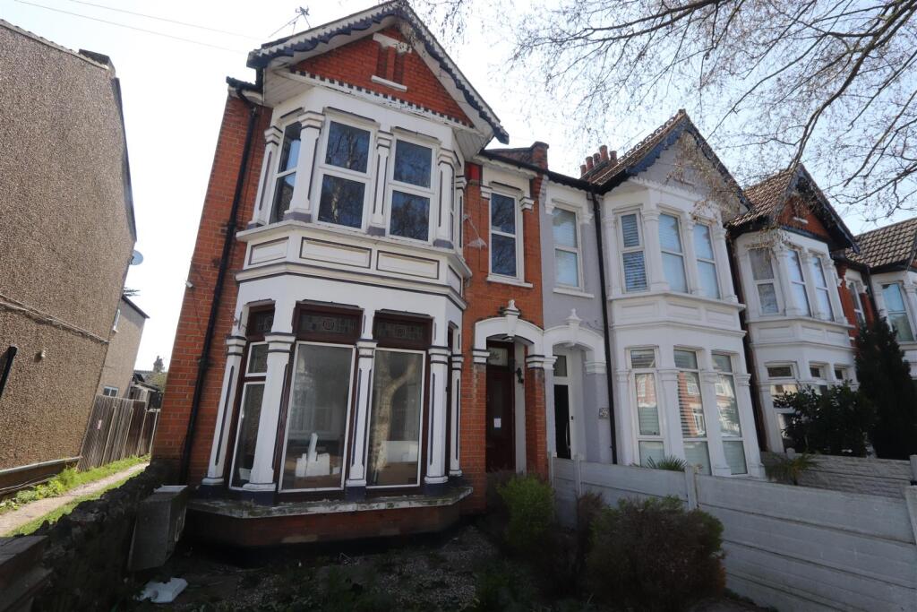 2 bed 1st Floor Flat for rent in Southend-on-Sea. From 1st Call Sales & Lettings - Southend