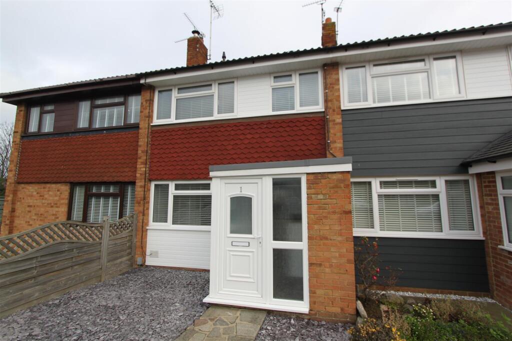 3 bed Mid Terraced House for rent in Southend-on-Sea. From 1st Call Sales & Lettings - Southend