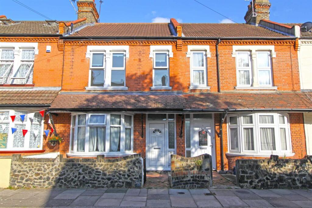 3 bed Mid Terraced House for rent in Southend-on-Sea. From 1st Call Sales & Lettings - Southend