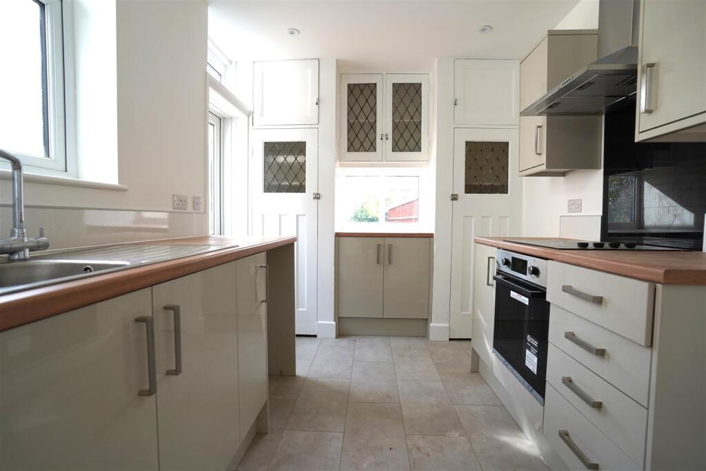 3 bed Semi Detached for rent in Southend-on-Sea. From 1st Call Sales & Lettings - Southend 3 bed Semi Detached for rent in Southend-on-Sea. From 1st Call Sales & Lettings - Southend