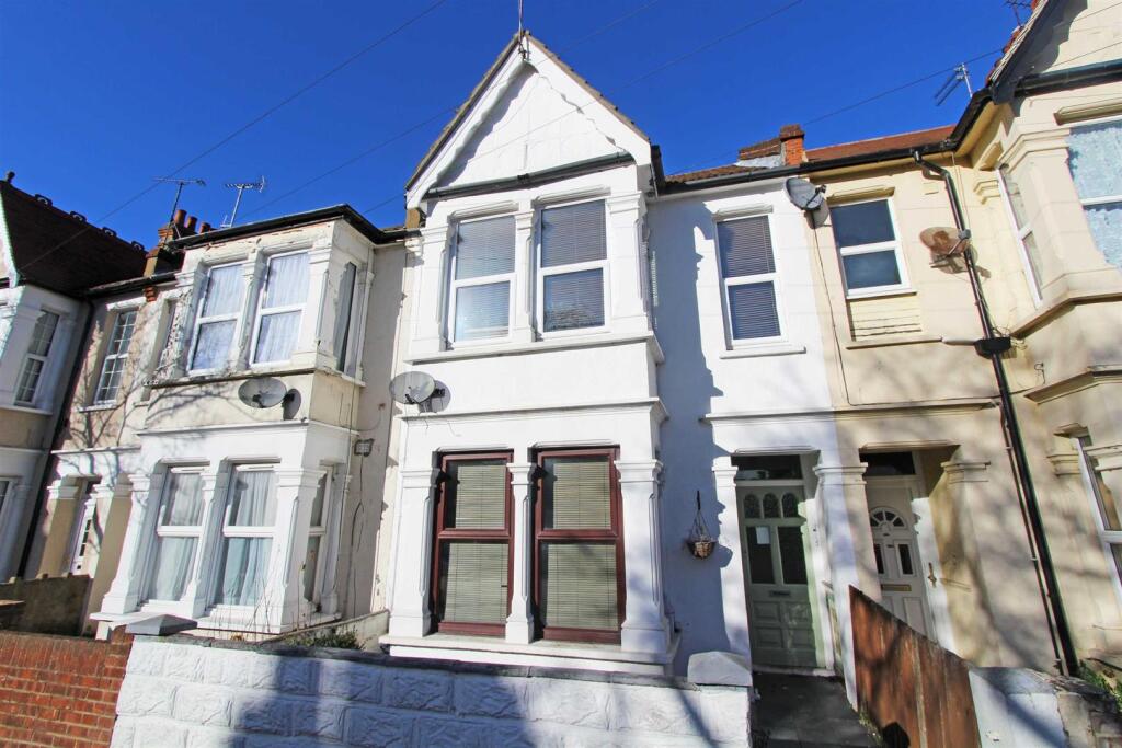 2 bed 1st Floor Flat for rent in Southend-on-Sea. From 1st Call Sales & Lettings - Southend
