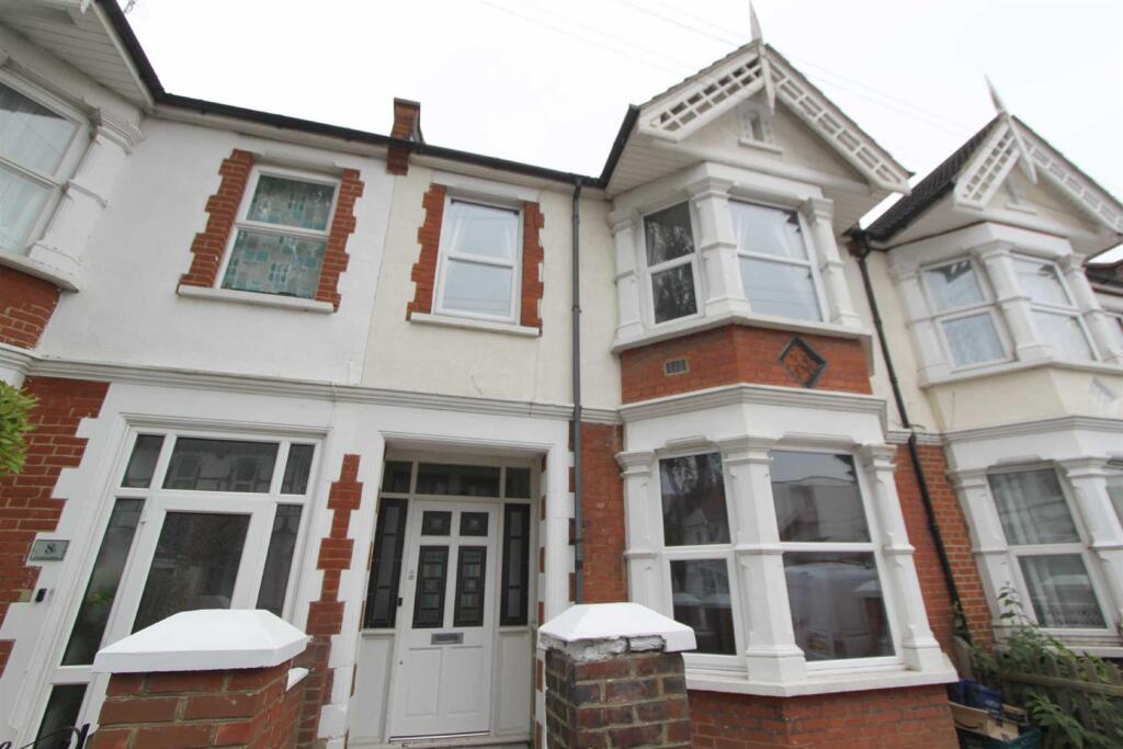 2 bed 1st Floor Flat for rent in Southend-on-Sea. From 1st Call Sales & Lettings - Southend 2 bed 1st Floor Flat for rent in Southend-on-Sea. From 1st Call Sales & Lettings - Southend