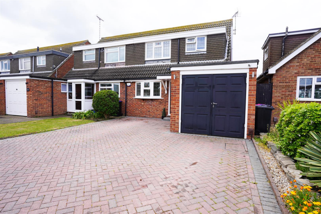 3 bed Not Specified for rent in Great Wakering. From 1st Call Sales & Lettings - Southend 3 bed Not Specified for rent in Great Wakering. From 1st Call Sales & Lettings - Southend