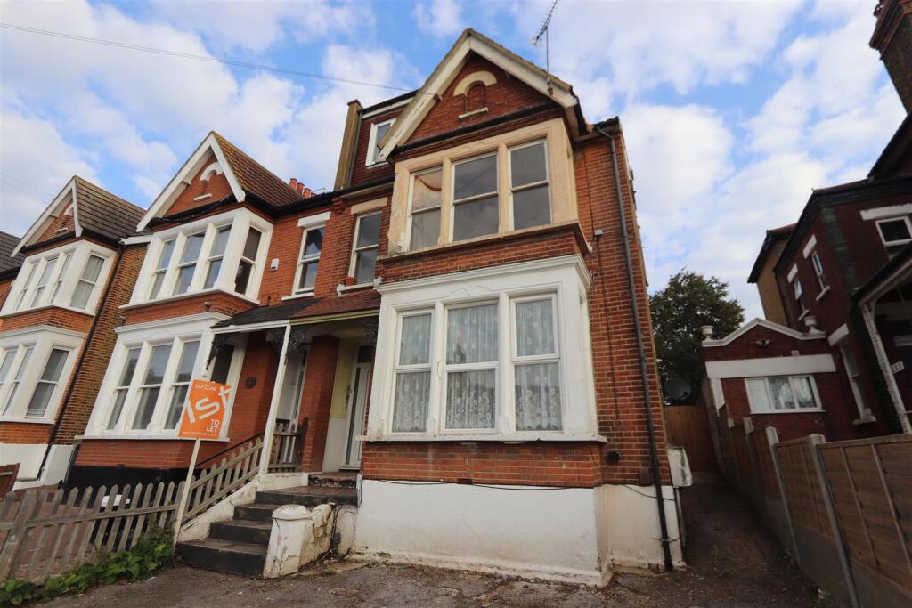 1 bed 1st Floor Flat for rent in Southend-on-Sea. From 1st Call Sales & Lettings - Southend