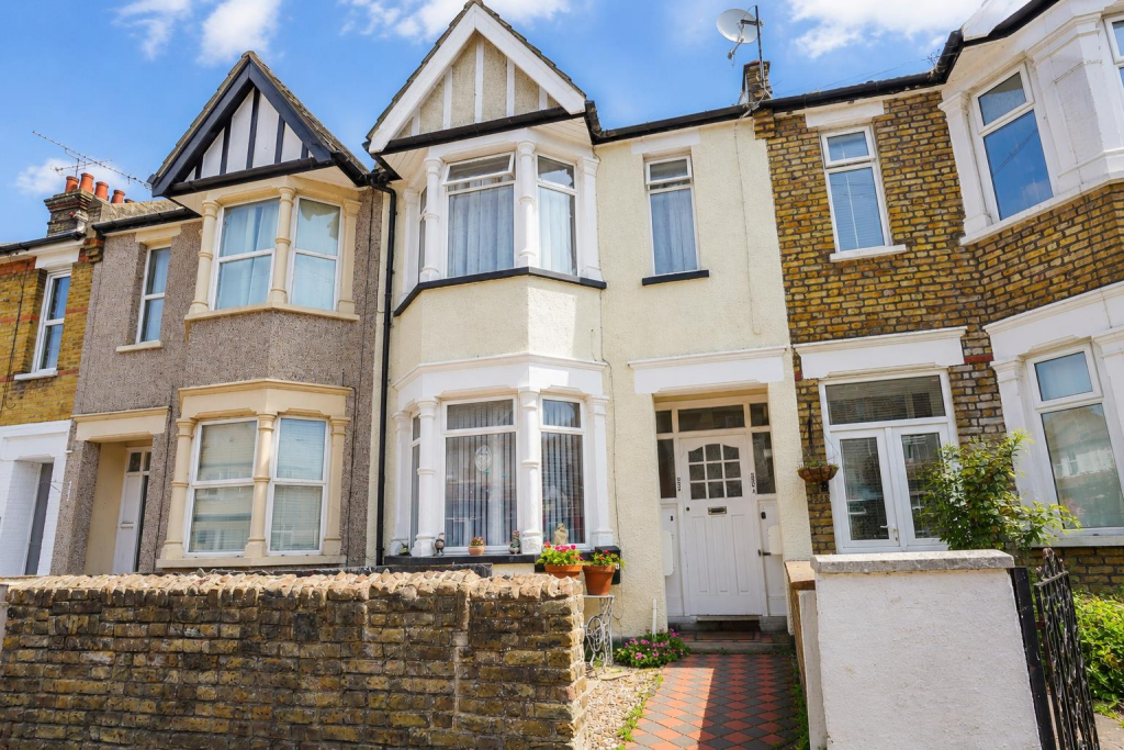 1 bed 1st Floor Flat for rent in Southend-on-Sea. From 1st Call Sales & Lettings - Southend 1 bed 1st Floor Flat for rent in Southend-on-Sea. From 1st Call Sales & Lettings - Southend