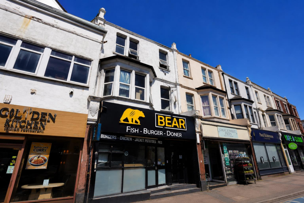 4 bed Studio for rent in Southend-on-Sea. From 1st Call Sales & Lettings - Southend 4 bed Studio for rent in Southend-on-Sea. From 1st Call Sales & Lettings - Southend