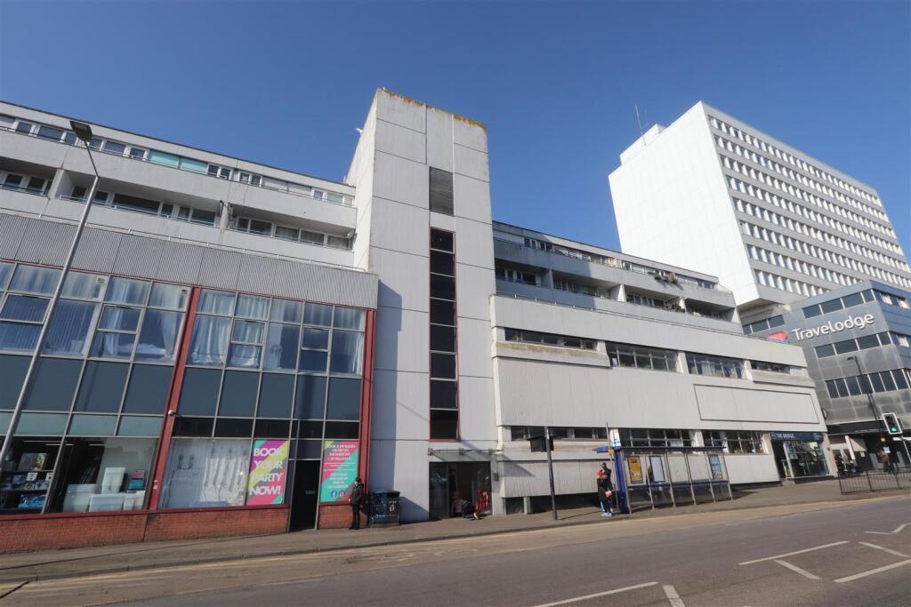2 bed 1st Floor Flat for rent in Southend-on-Sea. From 1st Call Sales & Lettings - Southend 2 bed 1st Floor Flat for rent in Southend-on-Sea. From 1st Call Sales & Lettings - Southend