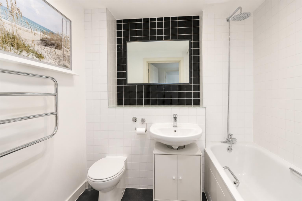 1 bed 1st Floor Flat for rent in Southend-on-Sea. From 1st Call Sales & Lettings - Southend 1 bed 1st Floor Flat for rent in Southend-on-Sea. From 1st Call Sales & Lettings - Southend