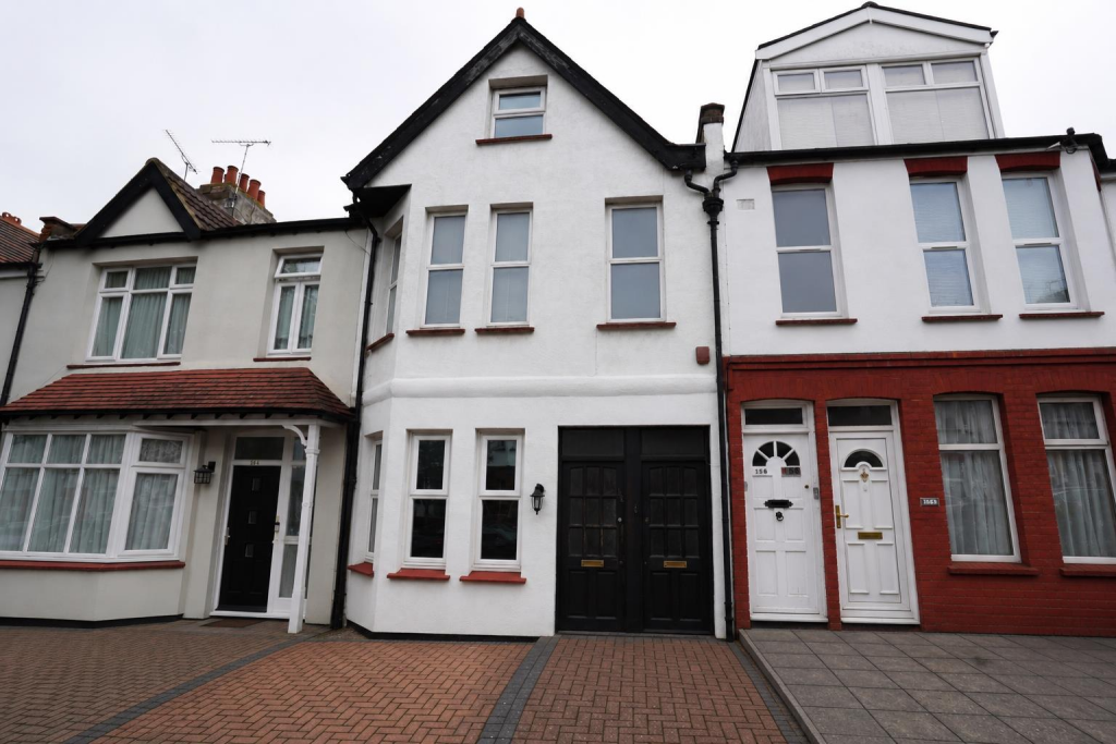1 bed 1st Floor Flat for rent in Southend-on-Sea. From 1st Call Sales & Lettings - Southend 1 bed 1st Floor Flat for rent in Southend-on-Sea. From 1st Call Sales & Lettings - Southend
