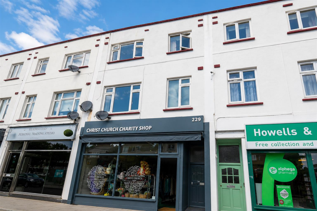 2 bed 1st Floor Flat for rent in Southend-on-Sea. From 1st Call Sales & Lettings - Southend 2 bed 1st Floor Flat for rent in Southend-on-Sea. From 1st Call Sales & Lettings - Southend