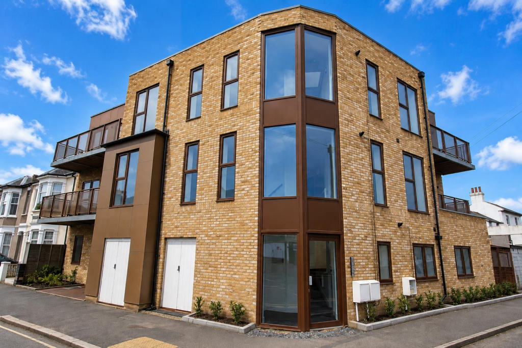 2 bed 1st Floor Flat for rent in Southend-on-Sea. From 1st Call Sales & Lettings - Southend
