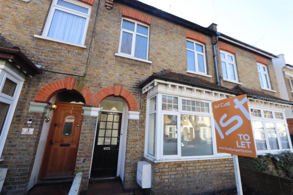 3 bed Mid Terraced House for rent in Southend-on-Sea. From 1st Call Sales & Lettings - Southend 3 bed Mid Terraced House for rent in Southend-on-Sea. From 1st Call Sales & Lettings - Southend