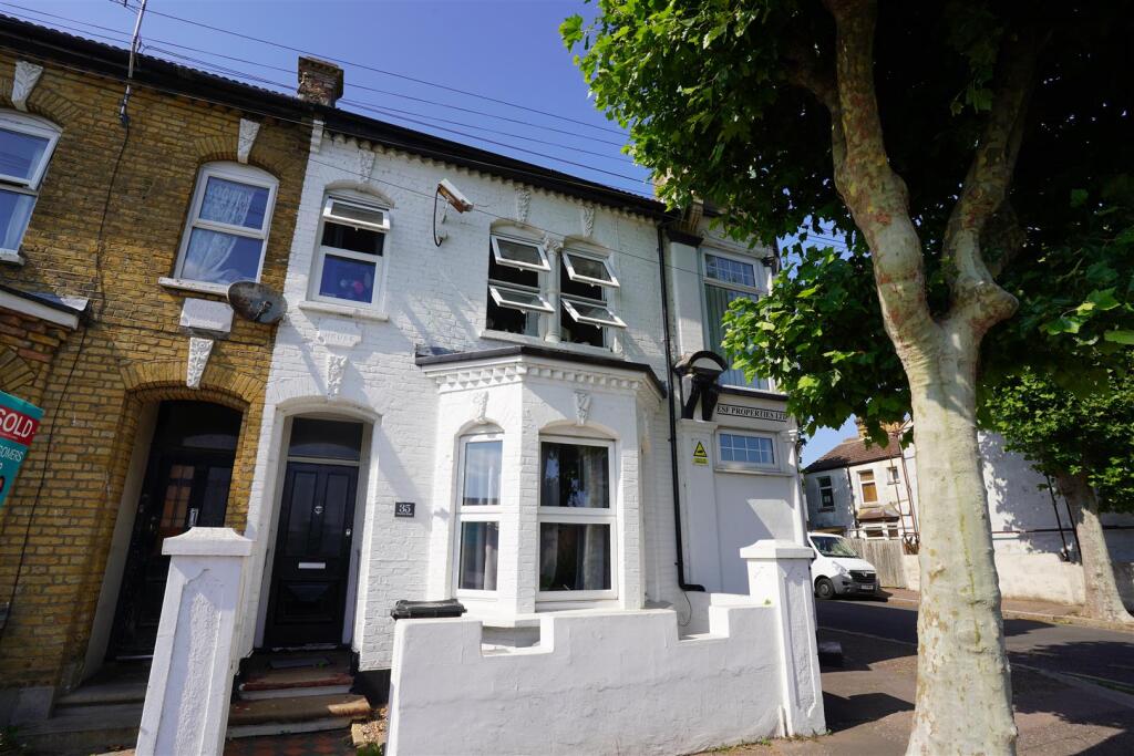 1 bed House Share for rent in Southend-on-Sea. From 1st Call Sales & Lettings - Southend 1 bed House Share for rent in Southend-on-Sea. From 1st Call Sales & Lettings - Southend