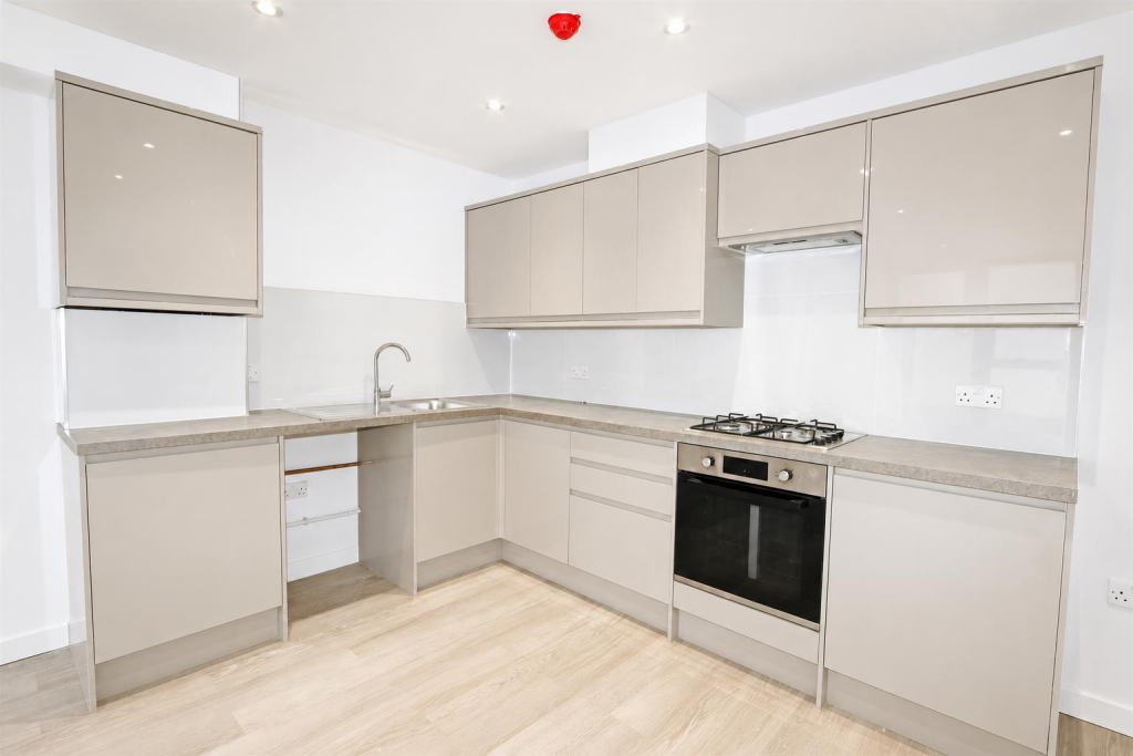 3 bed 1st Floor Flat for rent in Southend-on-Sea. From 1st Call Sales & Lettings - Southend 3 bed 1st Floor Flat for rent in Southend-on-Sea. From 1st Call Sales & Lettings - Southend