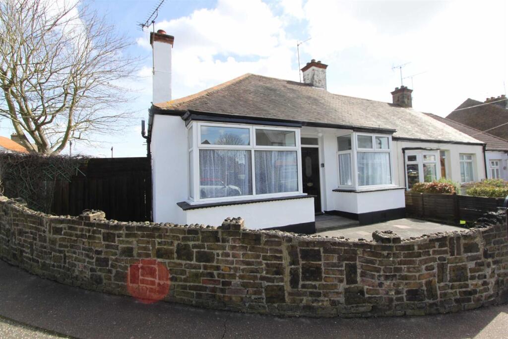 3 bed Semi-detached bungalow for rent in Southend-on-Sea. From 1st Call Sales & Lettings - Southend 3 bed Semi-detached bungalow for rent in Southend-on-Sea. From 1st Call Sales & Lettings - Southend