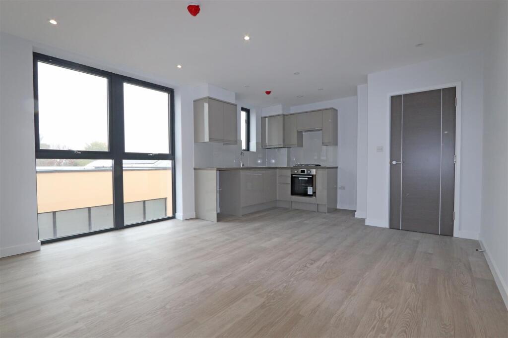 2 bed 1st Floor Flat for rent in Southend-on-Sea. From 1st Call Sales & Lettings - Southend