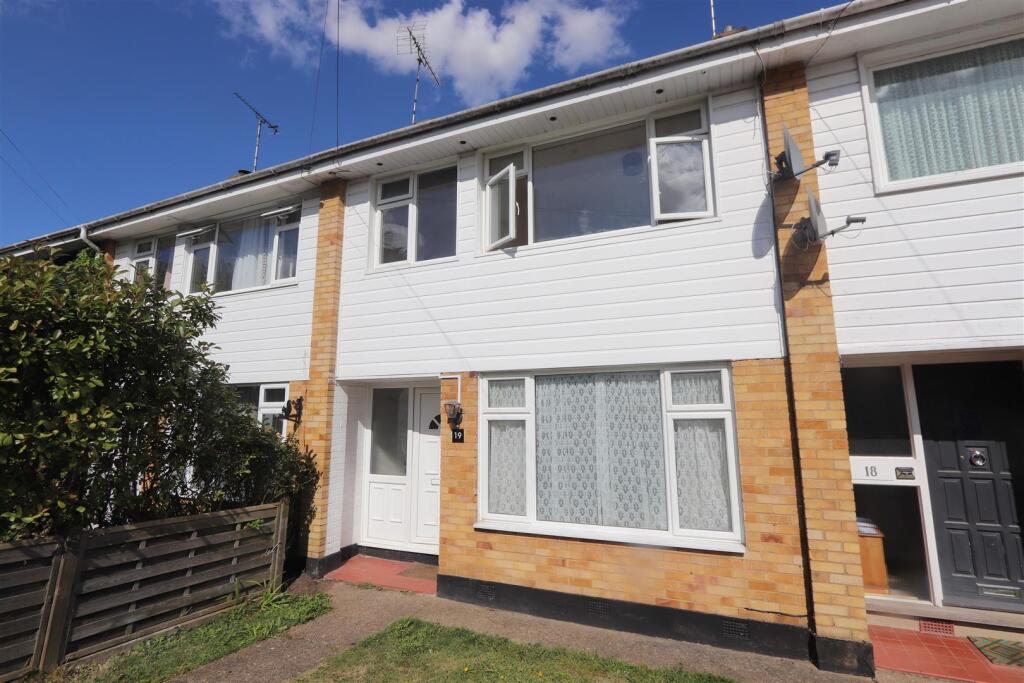 3 bed Mid Terraced House for rent in Daws Heath. From 1st Call Sales & Lettings - Southend