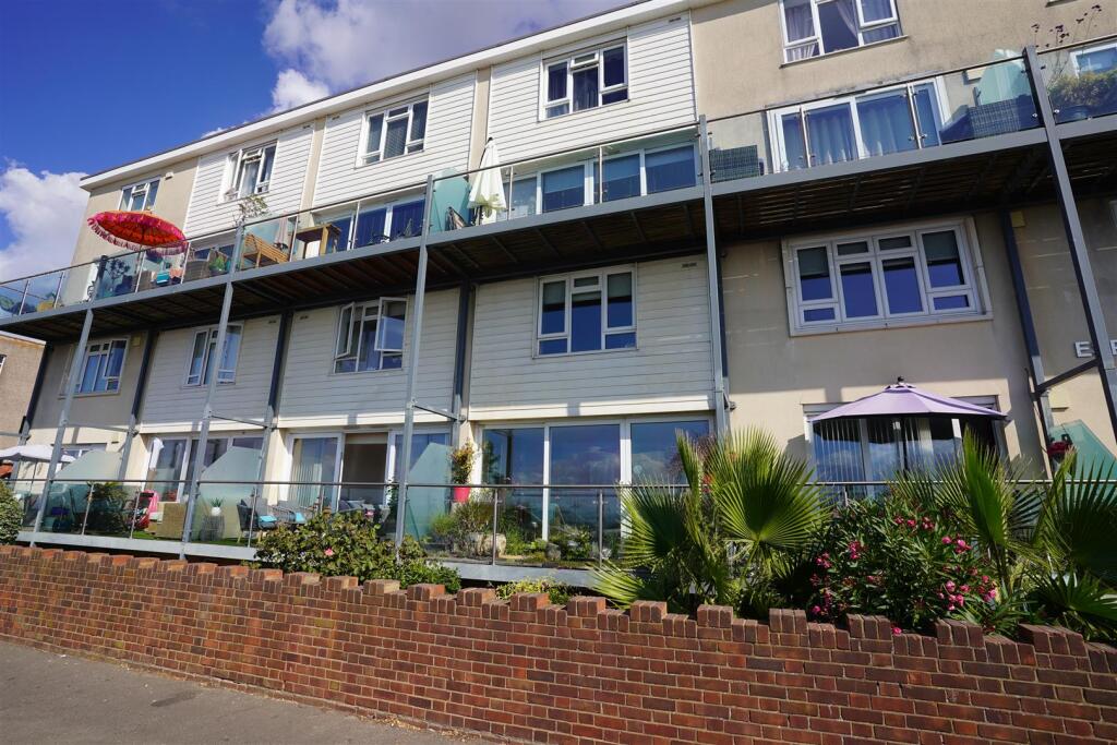 2 bed 1st Floor Flat for rent in Southend-on-Sea. From 1st Call Sales & Lettings - Southend