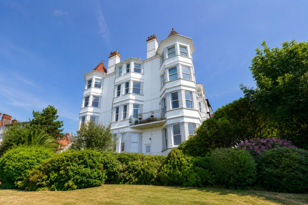 2 bed 1st Floor Flat for rent in Southend-on-Sea. From 1st Call Sales & Lettings - Southend