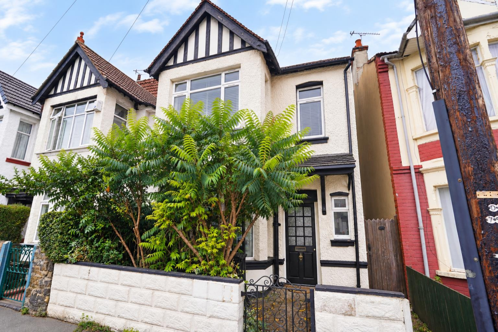 1 bed 1st Floor Flat for rent in Southend-on-Sea. From 1st Call Sales & Lettings - Southend 1 bed 1st Floor Flat for rent in Southend-on-Sea. From 1st Call Sales & Lettings - Southend