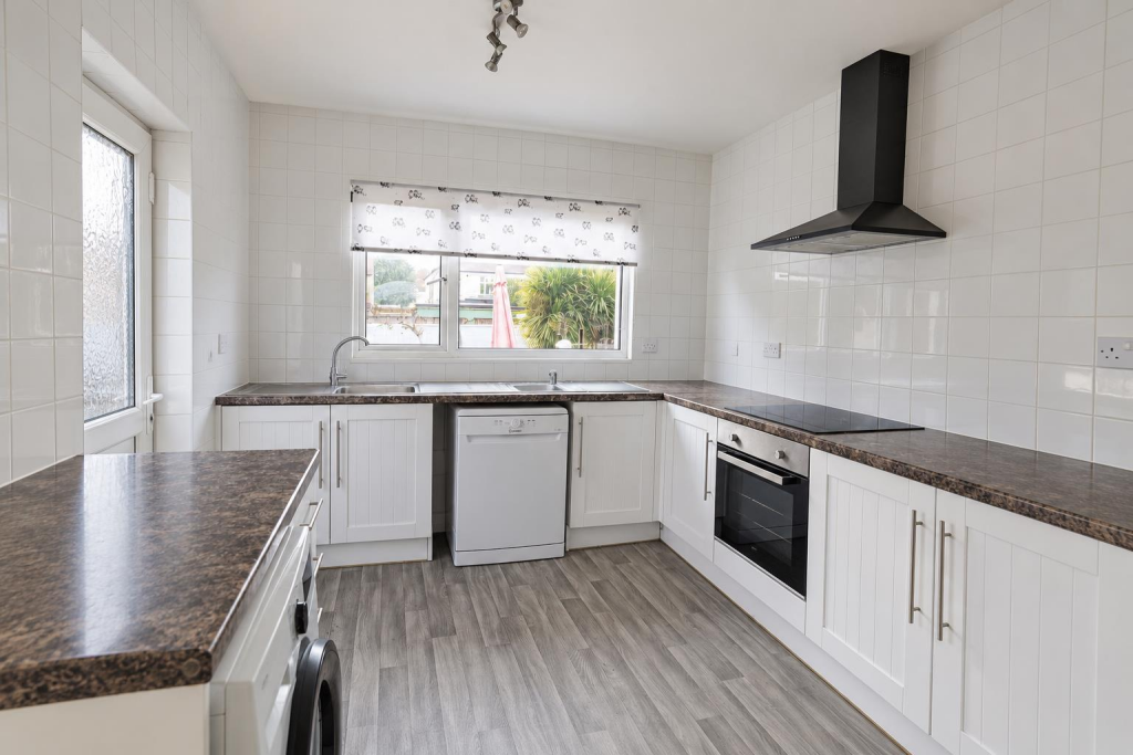 3 bed Semi Detached for rent in Southend-on-Sea. From 1st Call Sales & Lettings - Southend 3 bed Semi Detached for rent in Southend-on-Sea. From 1st Call Sales & Lettings - Southend