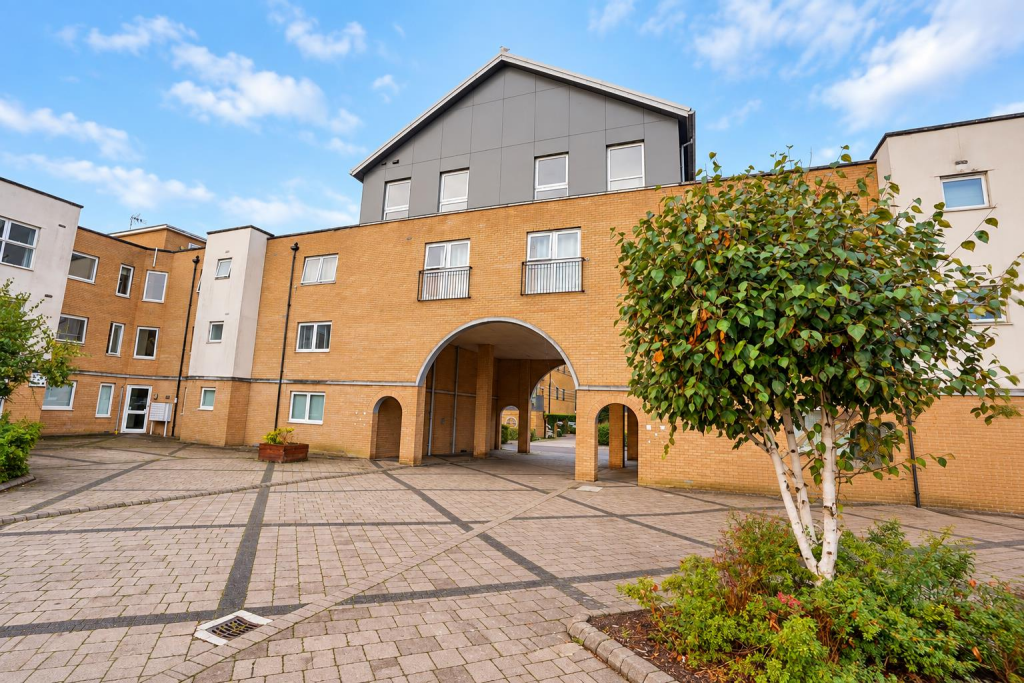 2 bed 1st Floor Flat for rent in Southend-on-Sea. From 1st Call Sales & Lettings - Southend