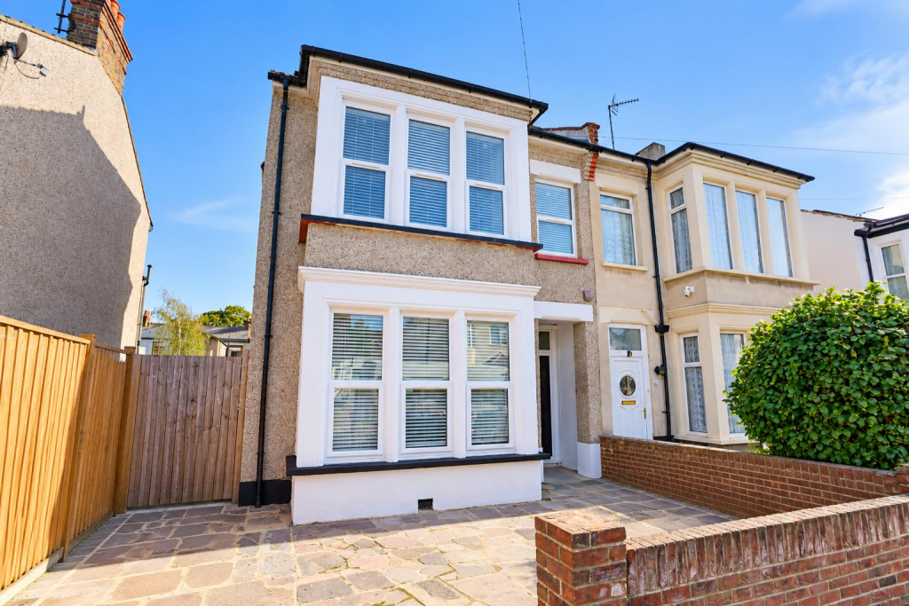 1 bed House Share for rent in Southend-on-Sea. From 1st Call Sales & Lettings - Southend 1 bed House Share for rent in Southend-on-Sea. From 1st Call Sales & Lettings - Southend