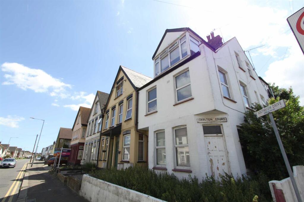 1 bed 1st Floor Flat for rent in Southend-on-Sea. From 1st Call Sales & Lettings - Southend