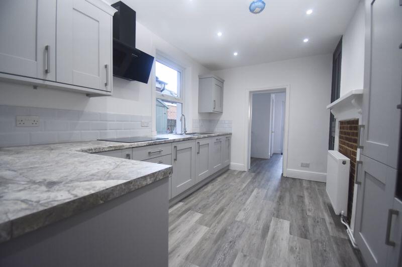 4 bed Mid Terraced House for rent in Basingstoke. From Loddon Properties - Chineham 4 bed Mid Terraced House for rent in Basingstoke. From Loddon Properties - Chineham