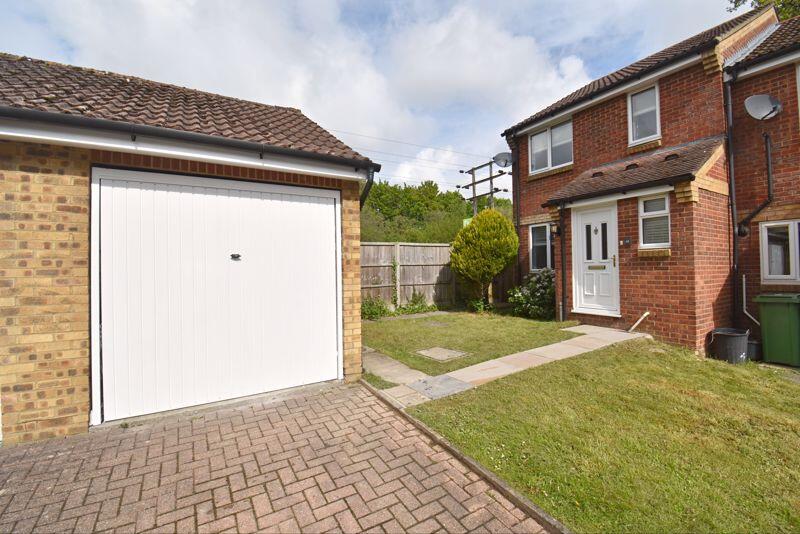 3 bed Mid Terraced House for rent in Basingstoke. From Loddon Properties - Chineham