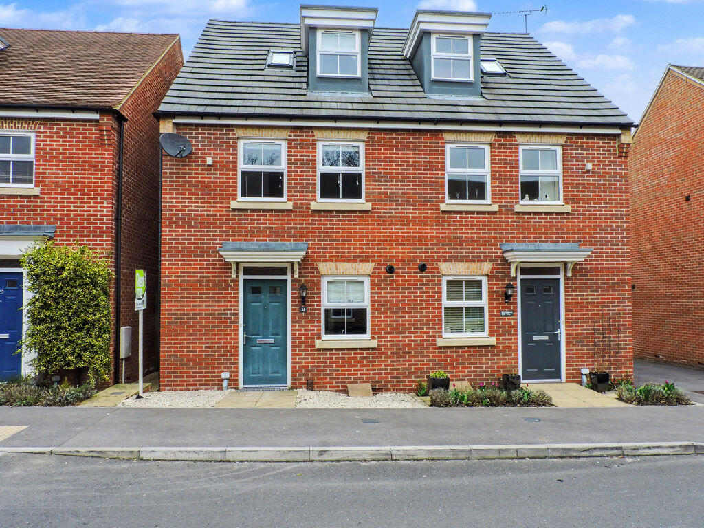 3 bed Semi Detached for rent in Church End. From Loddon Properties - Chineham 3 bed Semi Detached for rent in Church End. From Loddon Properties - Chineham