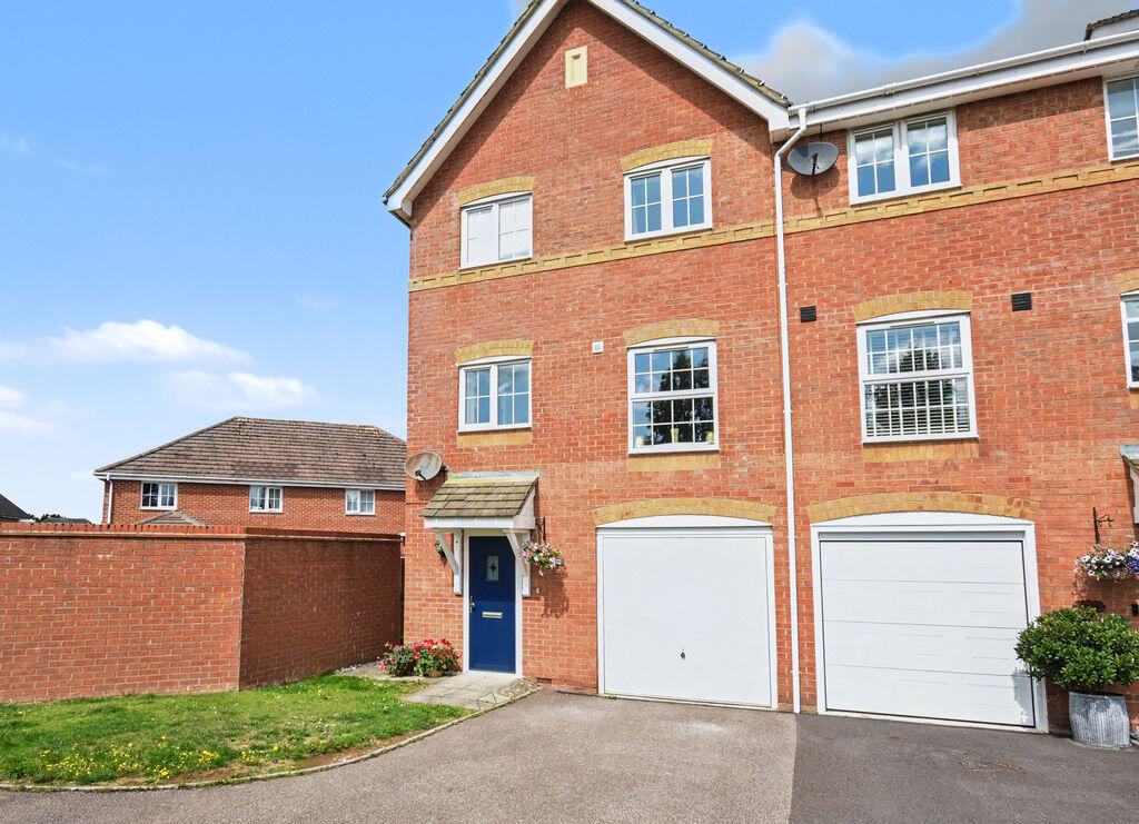 4 bed Detached for rent in Dummer. From Loddon Properties - Chineham 4 bed Detached for rent in Dummer. From Loddon Properties - Chineham