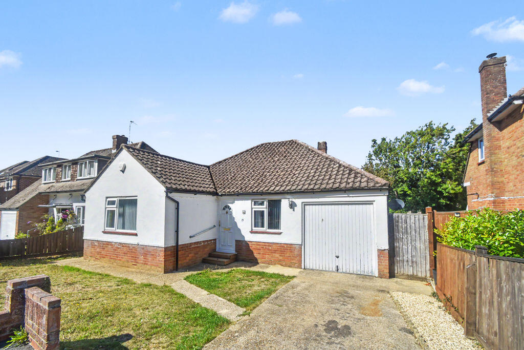 3 bed Detached bungalow for rent in Basingstoke. From Loddon Properties - Chineham 3 bed Detached bungalow for rent in Basingstoke. From Loddon Properties - Chineham